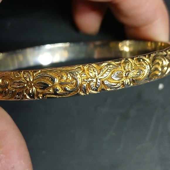 Goldtone floral flower bangle bracelet 2.5 i.d. - Picture 2 of 5